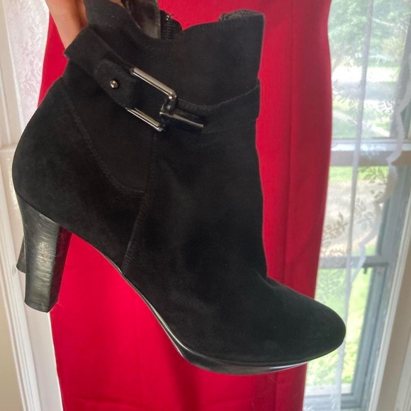Aquatalia Elegant Black Suede Ankle Boots with buckle 7.5 - Picture 1 of 4